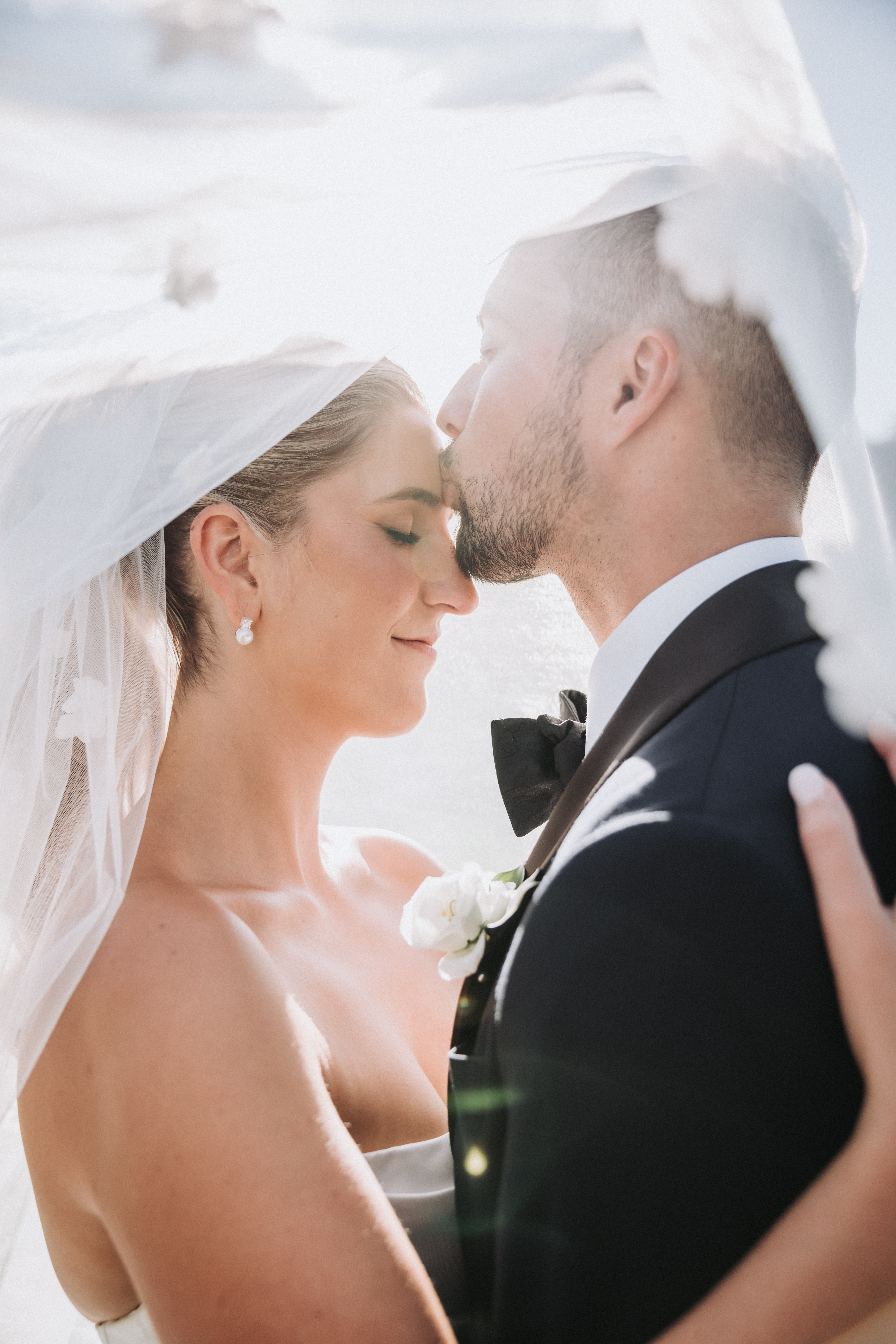 The kiss at Kerry Park — Seattle, Washington wedding photography