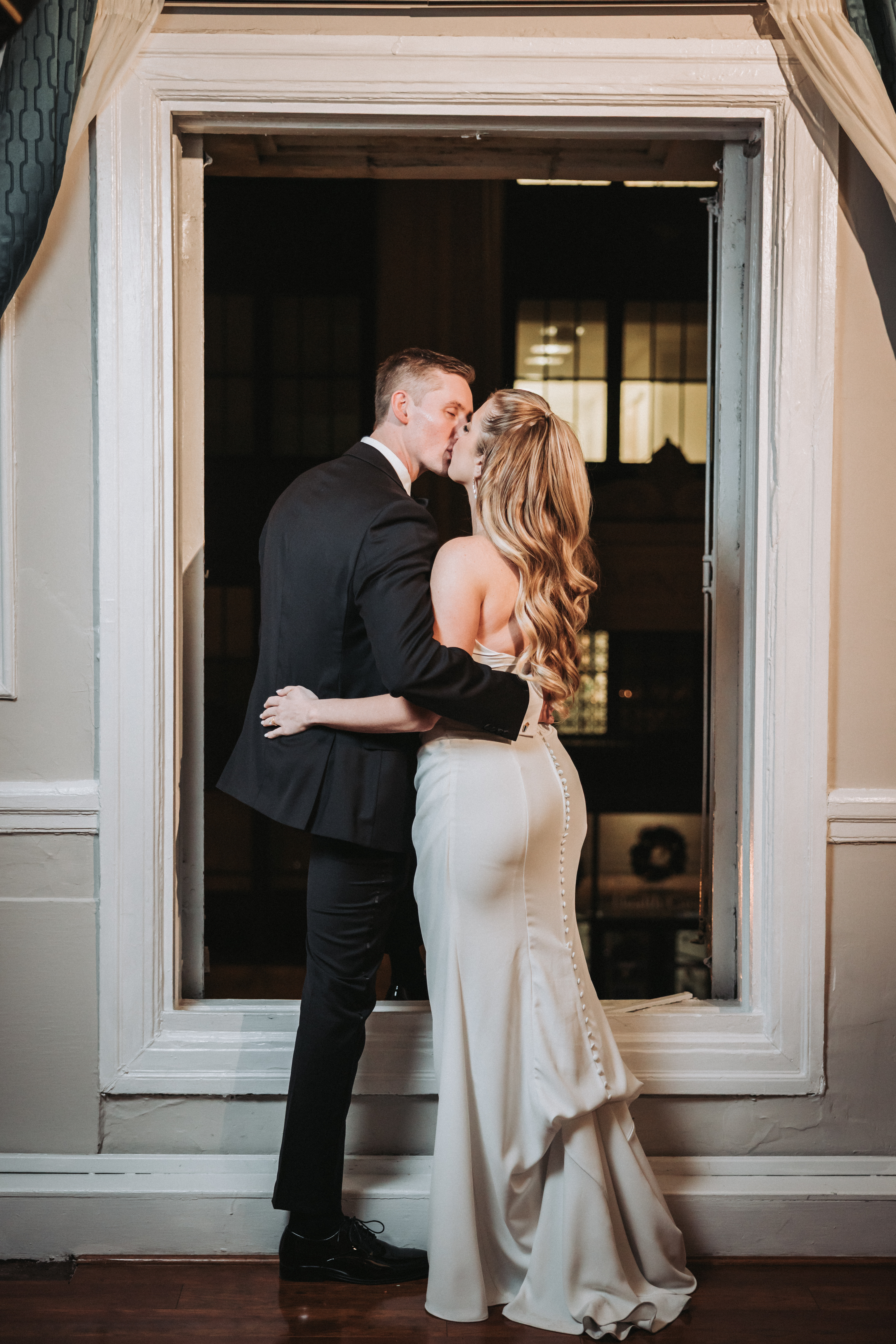 The kiss at Dumbarton House — Washington, D.C. wedding photography